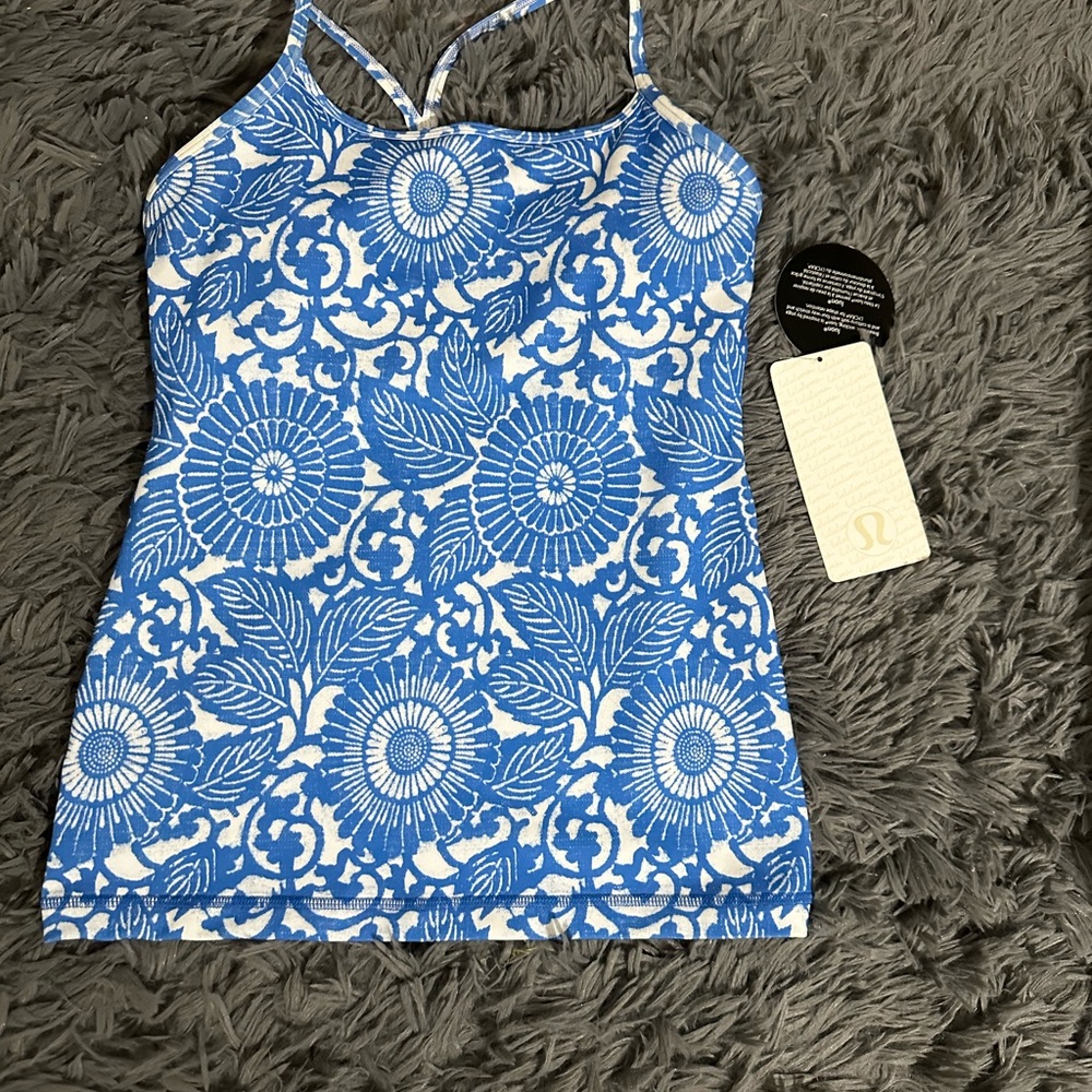 Lululemon top size 6